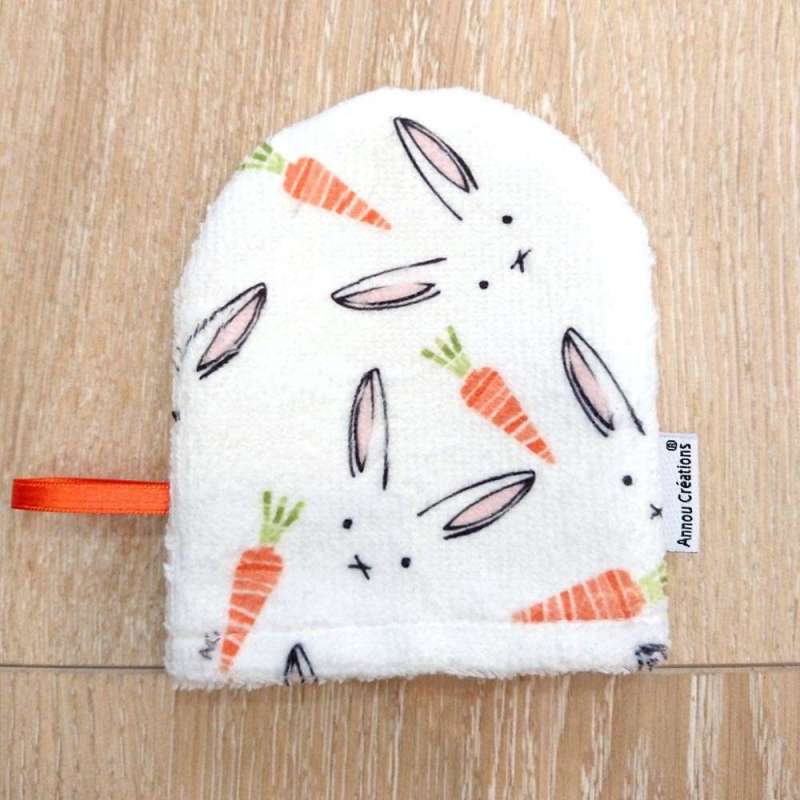 Gant de toilette enfant motif lapin carottes